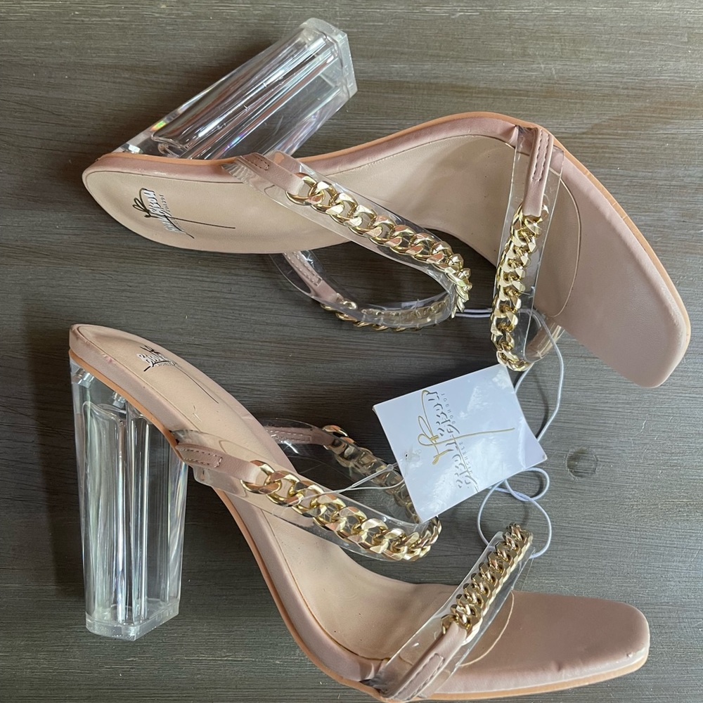 🌞NWT Bisou Bisou acrylic heels